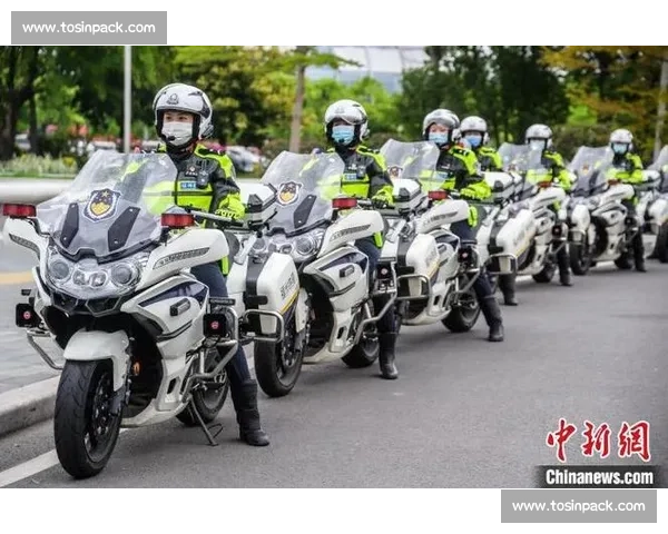 铁骑玫瑰护赛场:苏超女骑警的刚柔担当 铁骑玫瑰护赛场:苏超女骑警的刚柔担当