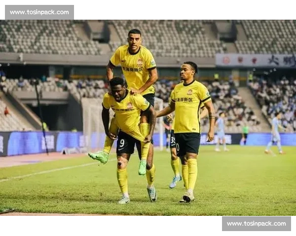 卡尔采夫中暑送医 新鹏城中场健康状况引关注